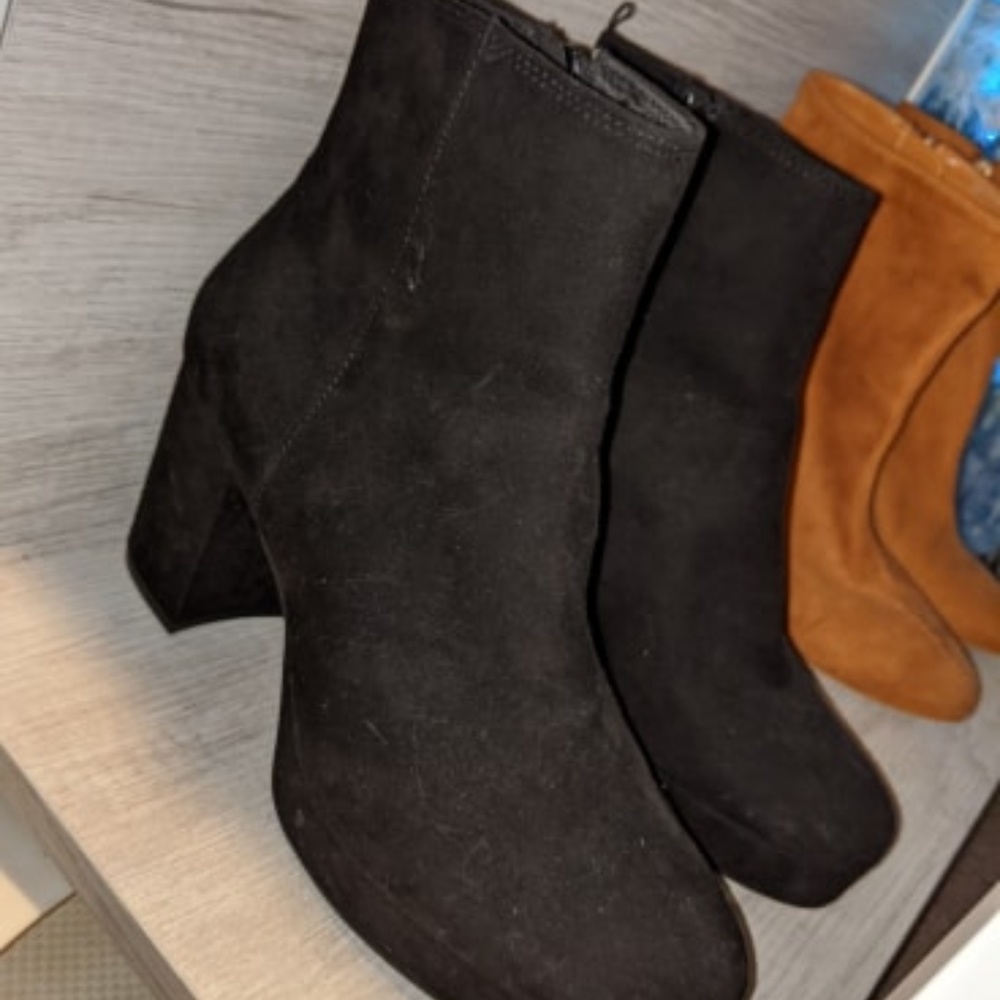 Heeled boots
